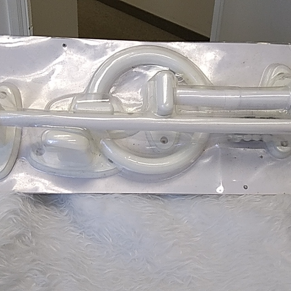 BATH HARDWARE SET - Picture 3 of 3